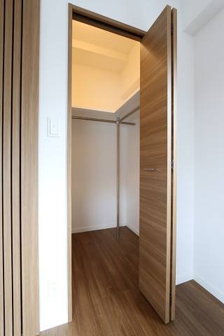 お洋服はこちらに