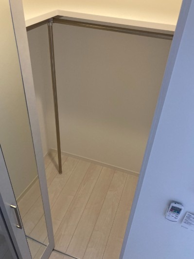 かさばりやすいお洋服もたっぷり収納可能です