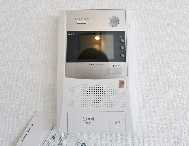 モニターフォンで来客を確認出来ます