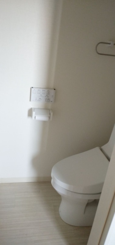 清潔感のあるトイレですね