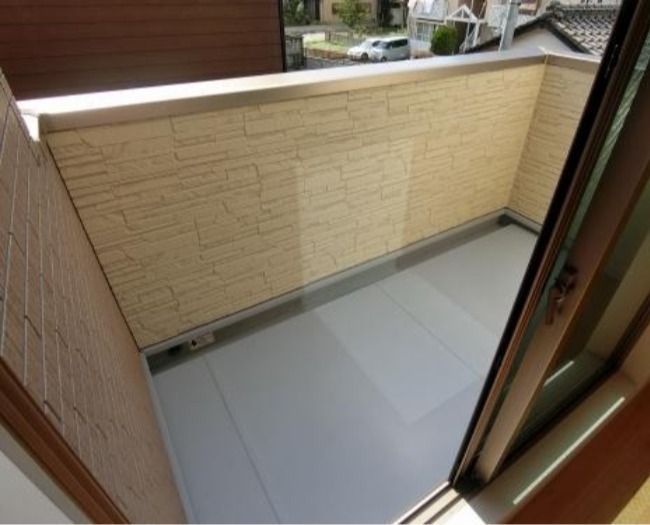 明るい日光が差し込みます