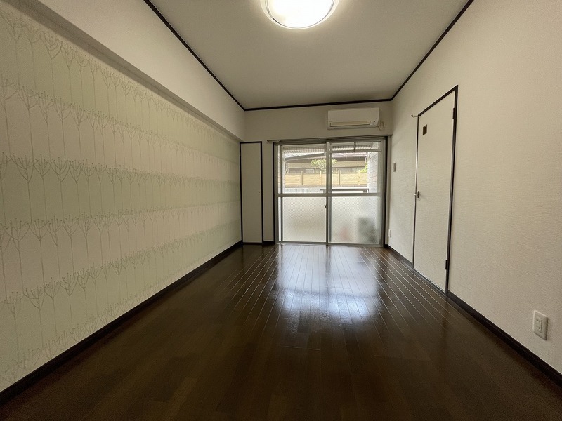 光がしっかり差し込むお部屋です。