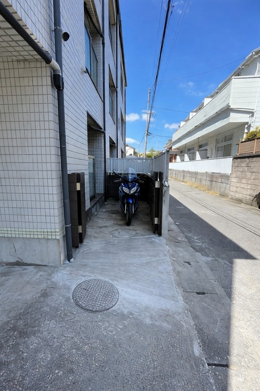 バイク置き場もございます。