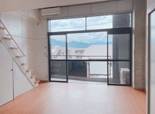 広々明るいお部屋です