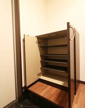 玄関から見るとこんな感じです