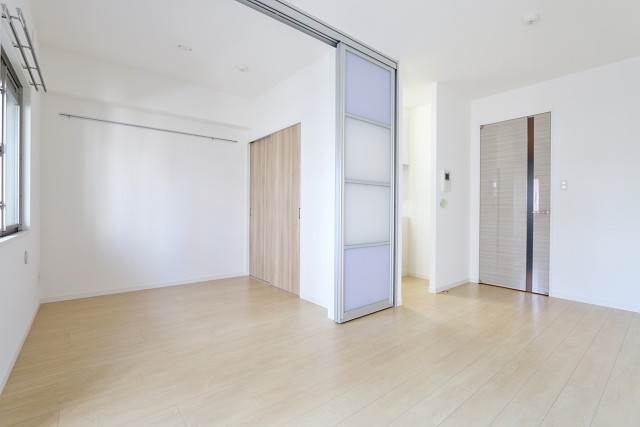 白基調のオシャレな造りですね