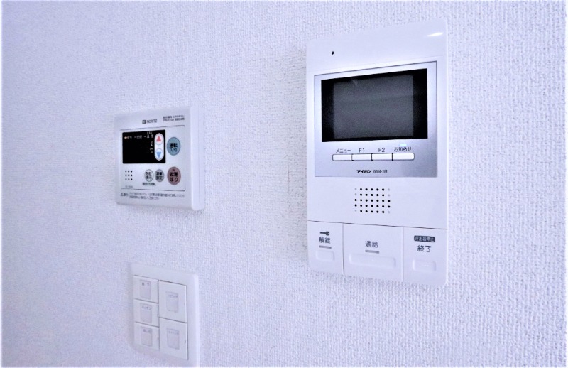 モニタ付きインターホンで安心です。