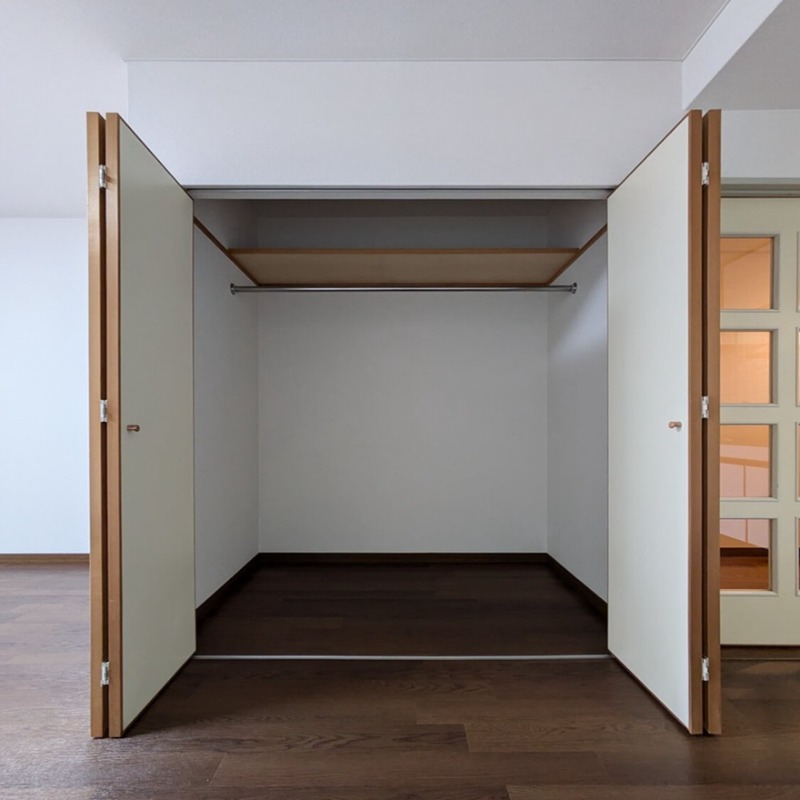 奥行きのあるクローゼットです