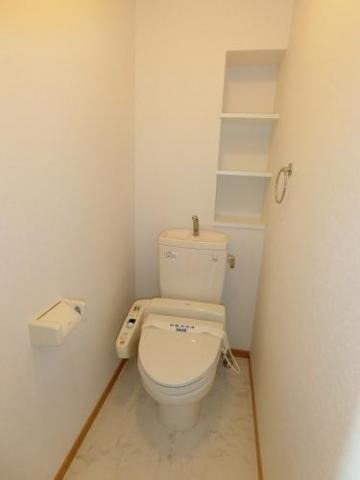 清潔感のあるトイレですね