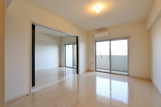 日当たり良好な明るい室内です