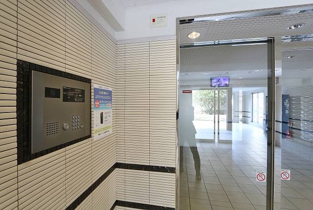 女性の一人暮らしでも安心のオートロック付きマンションです