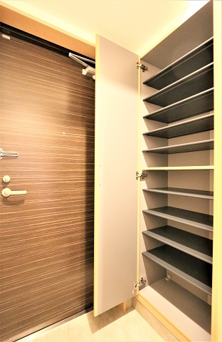 たくさんの靴が入るシューズボックス付きです