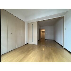 こちらは寝室にぴったりの洋室です