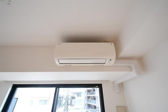 嬉しいエアコン付き。