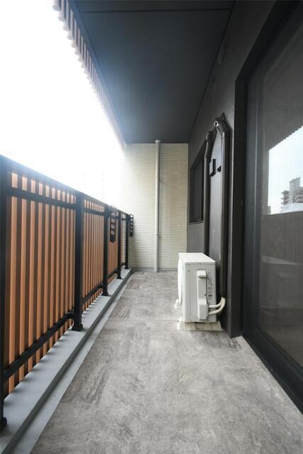 バルコニー付き。