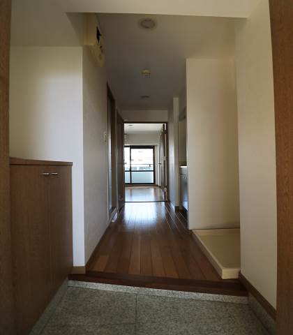 玄関からはこのようになっています。