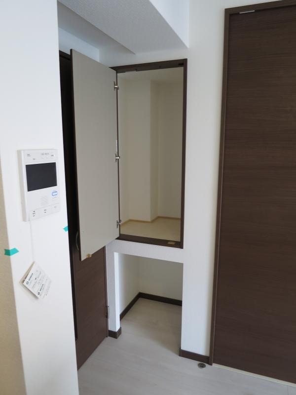 リビングにも収納ございます