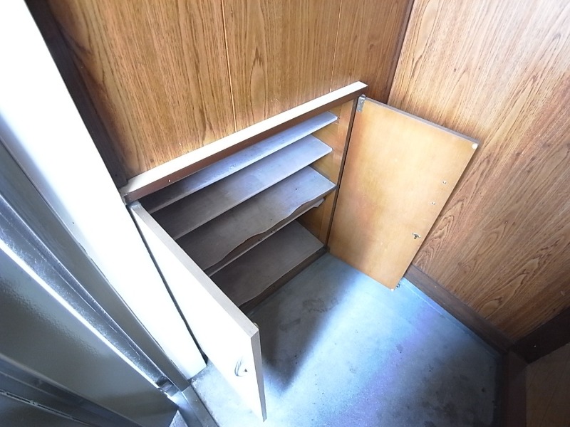 玄関収納も完備。