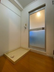 室内洗濯機置場完備。