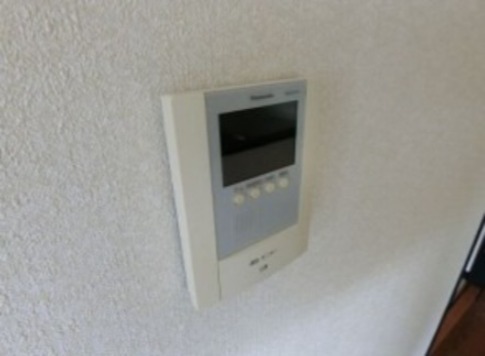 モニター付きインターホンで女性も安心です♪