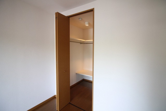 お洋服が多い方でも楽々収納できます