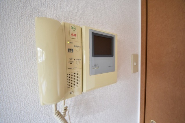 モニター付きインターホンで女性も安心です♪