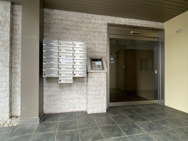 オートロック完備。