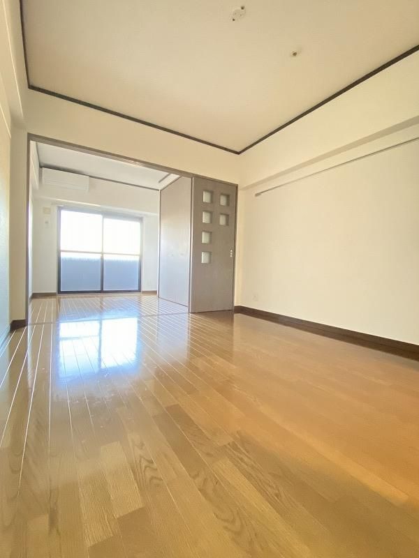 家具の配置がしやすいリビングですね