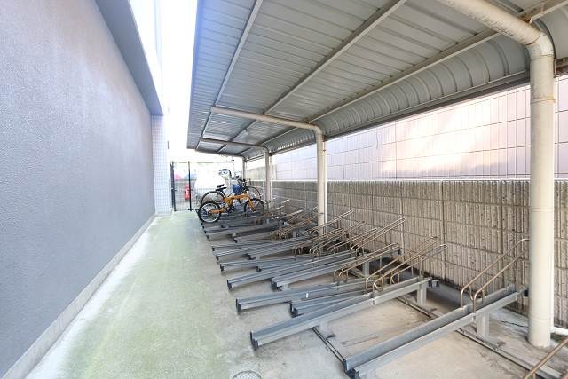 駐輪スペースは住居者様が綺麗に止めてます