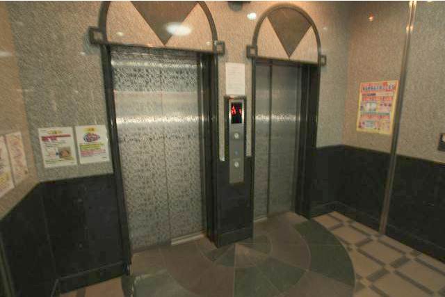 エレベーター２基です