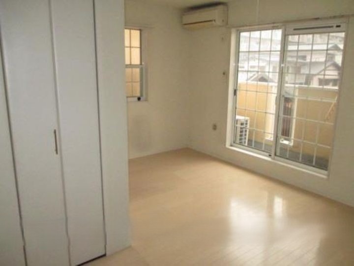 明るくてやわらかい雰囲気のお部屋ですよ