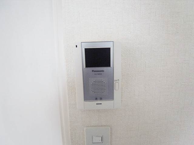 モニターで来客を確認できます