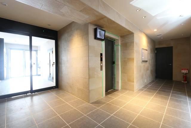 ホテルのようなエントランスです