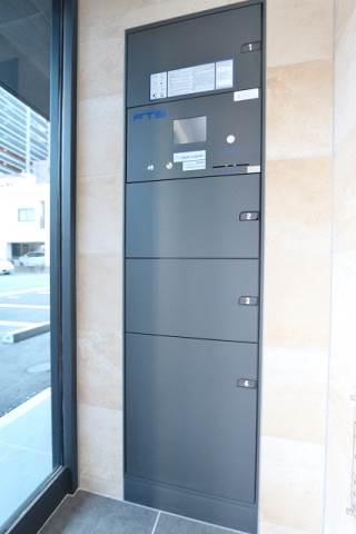 嬉しい宅配ボックス付き