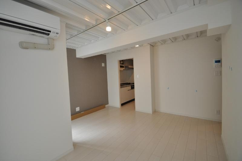 広めの洋室です