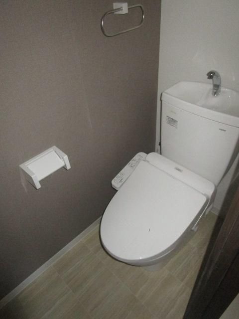 清潔感のあるトイレですね