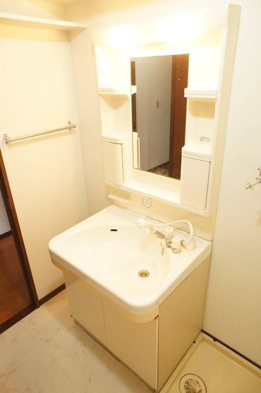 独立洗面台完備。