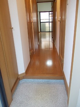 玄関からはこのようになっています。