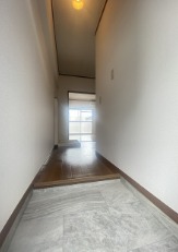 玄関からはこのようになっています。