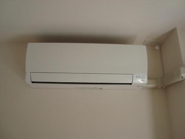 嬉しいエアコン付き。