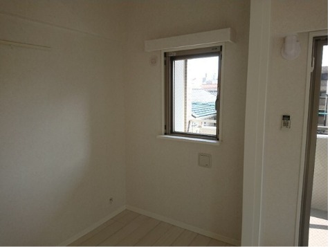 南向きに窓が付いていて日当たり良好。