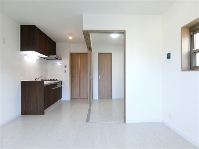 家具の配置に困らないリビングですね