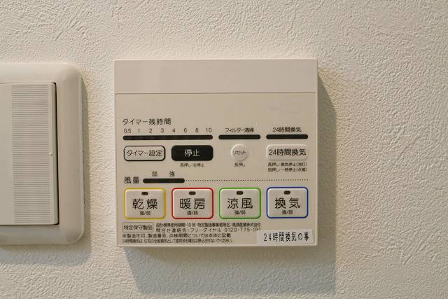 梅雨の時期でも味方の浴室乾燥機