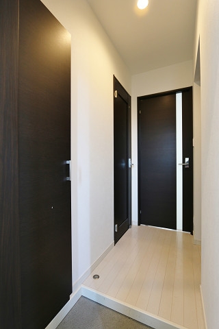 明るい玄関でお出迎え