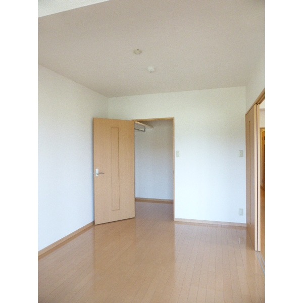 こちらは寝室にいかがでしょうか？？