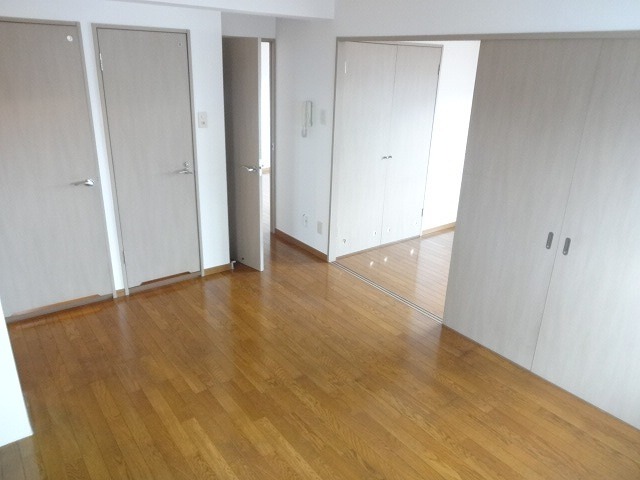 こちらは寝室にピッタリの洋室です