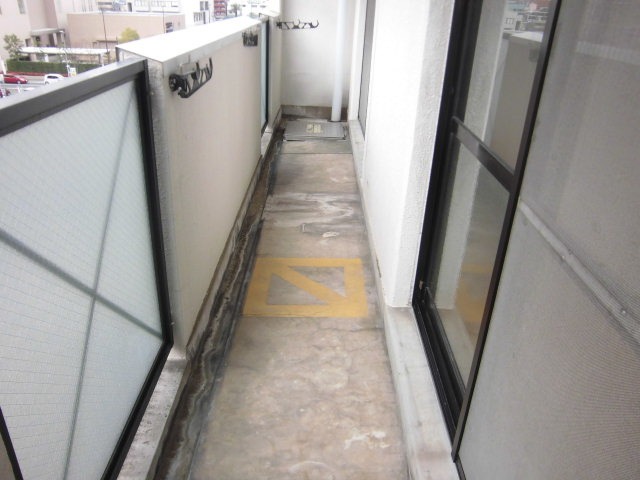 天気の良い日はこちらで洗濯物を干せます