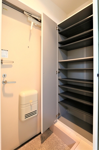 大型のシューズボックス付き