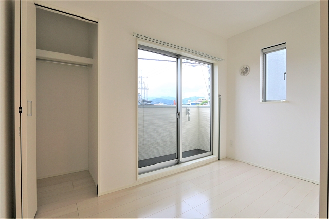 寝室にぴったりの洋室ですね