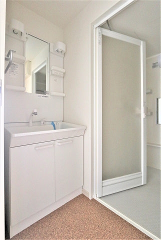 毎日の身支度もしやすい洗面台です